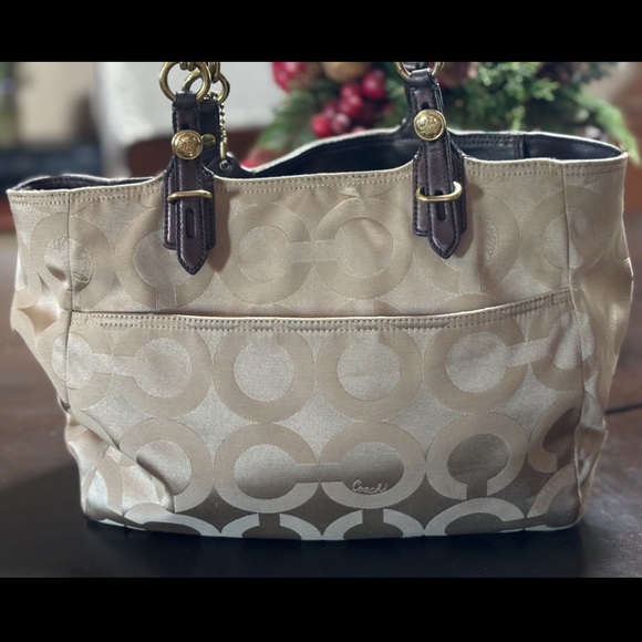 Authentic Coach purse - Picture 2 of 8